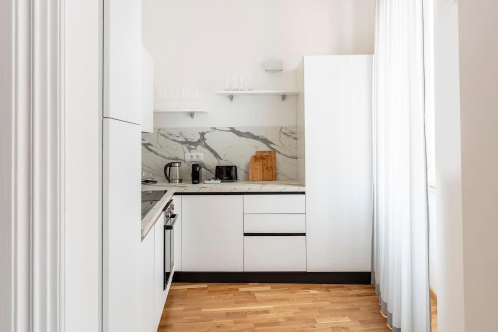 Sjr Luxury Apartment Trevi Fountain Roma Esterno foto