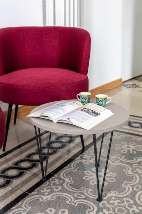 Sjr Luxury Apartment Trevi Fountain Roma Esterno foto