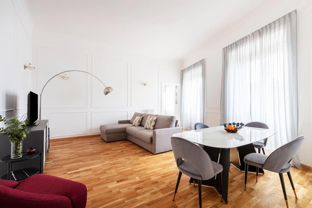 Sjr Luxury Apartment Trevi Fountain Roma Esterno foto
