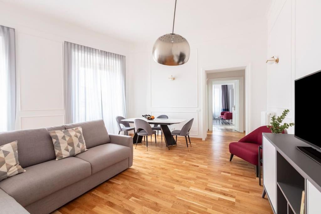 Sjr Luxury Apartment Trevi Fountain Roma Esterno foto